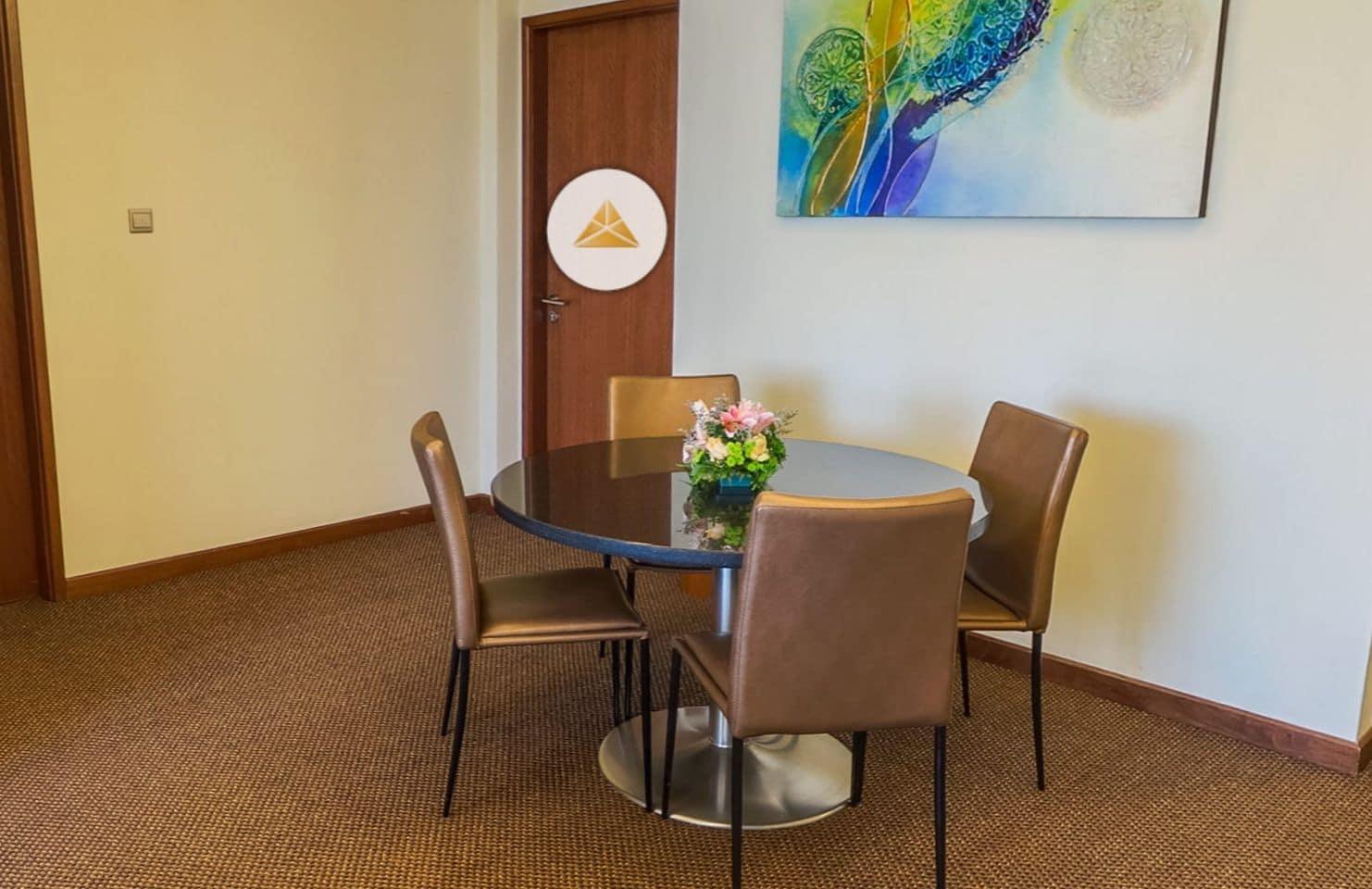 St Giles Gardens Hotel Kuala Lumpur Exterior photo A table and chairs